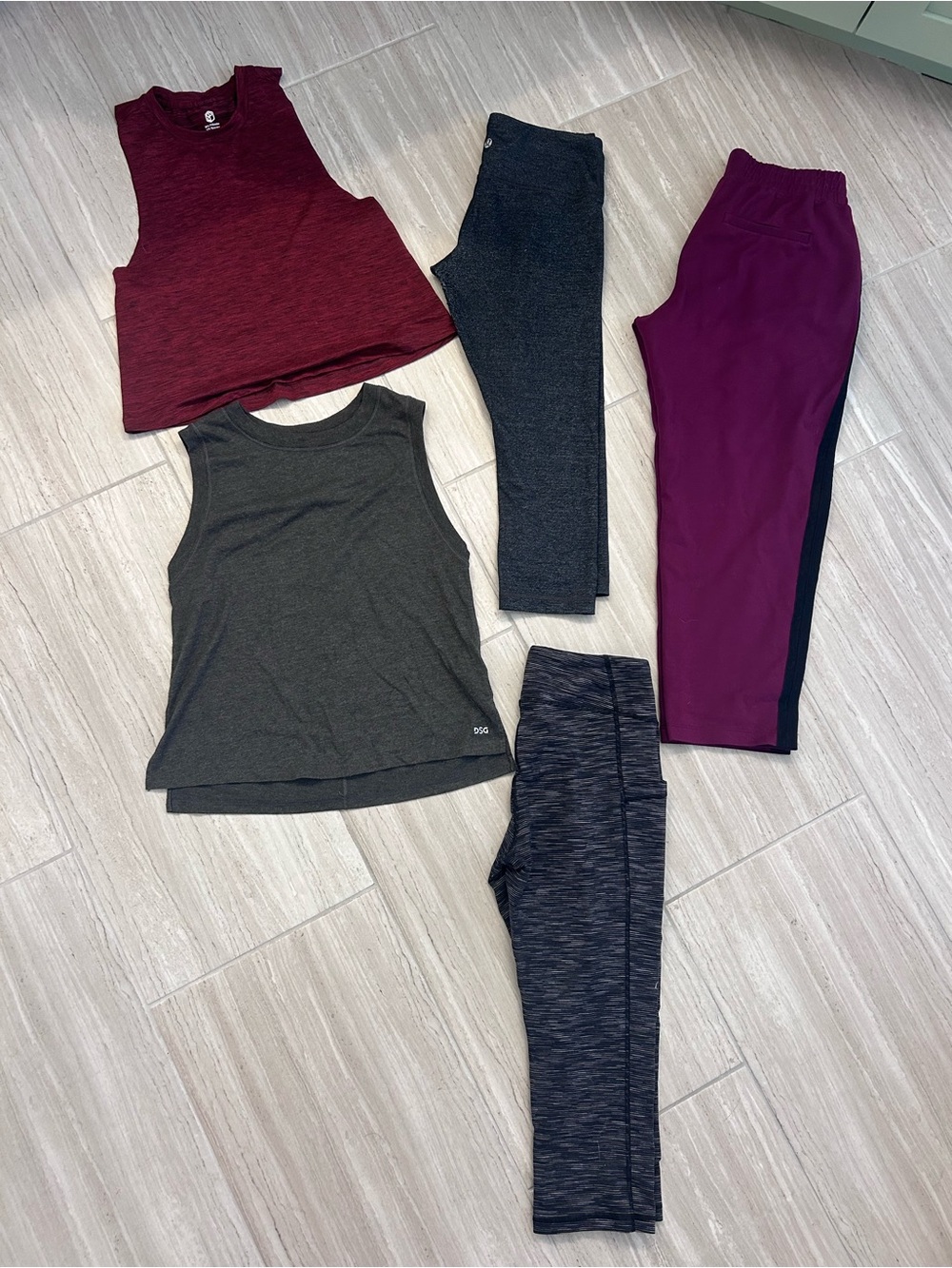 Women’s Athletic Leggings & tops bundle size small 4